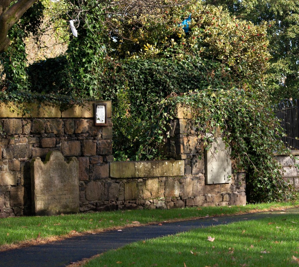 2012-11-07 GraveyardWall+