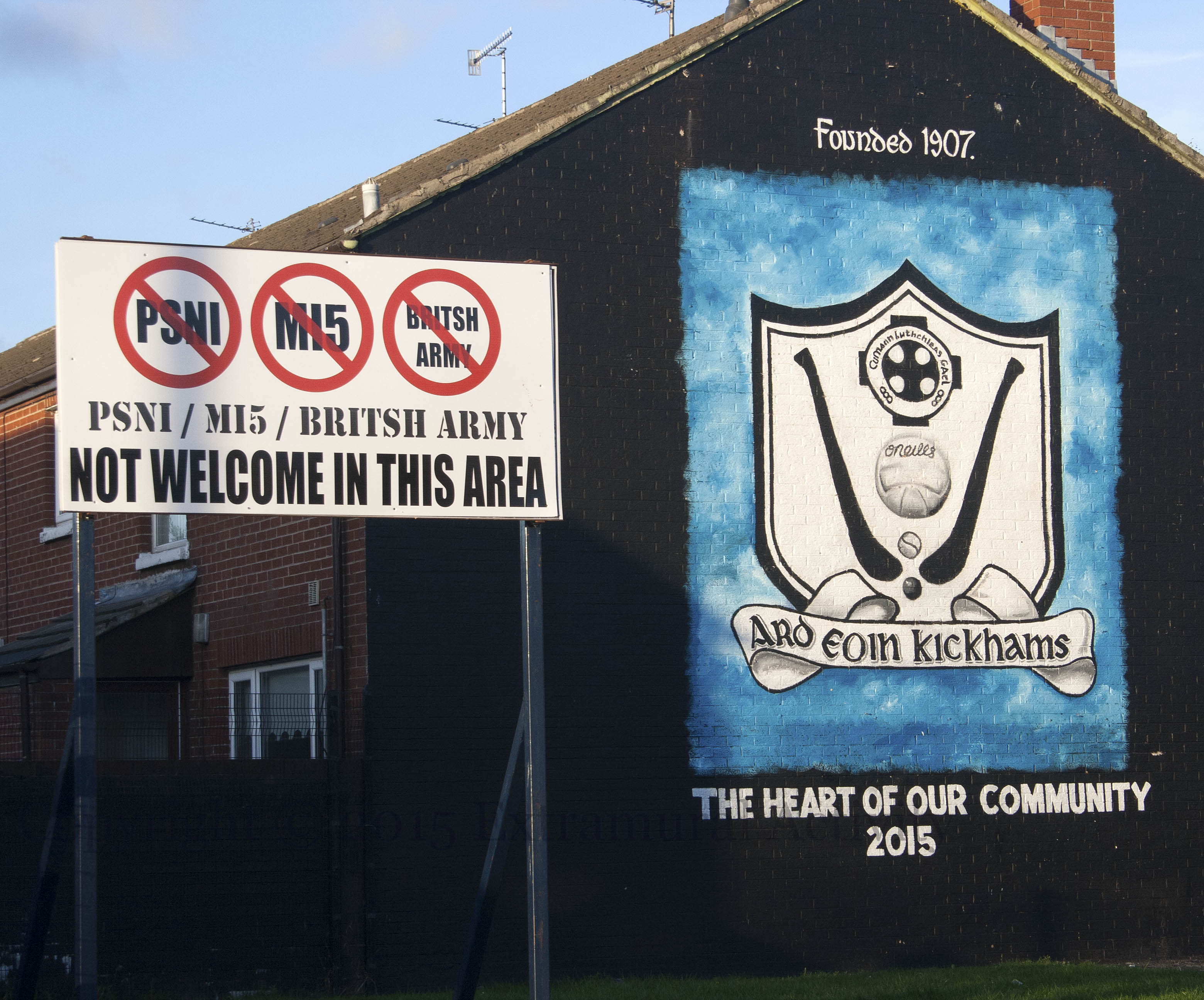03138 2015-10-13 Ardoyne Kickhams blue Not Welcome+