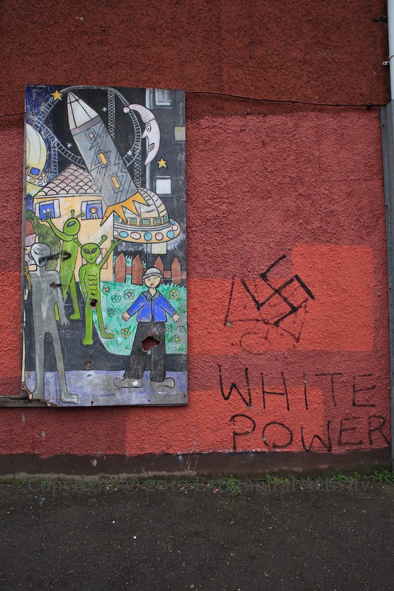 X00854 Aliens White Power+